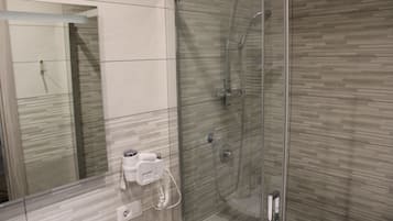 Family Quadruple Room | Bathroom | Shower, hair dryer, towels, soap