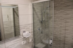 Chambre Quadruple Familiale | Salle de bain