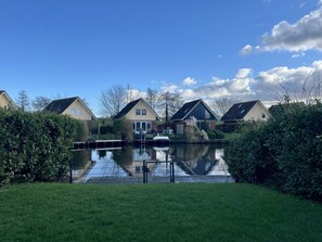 A row of houses with a calm water body in the foreground. - Holiday Home in Medemblik With Terrace (Medemblik)