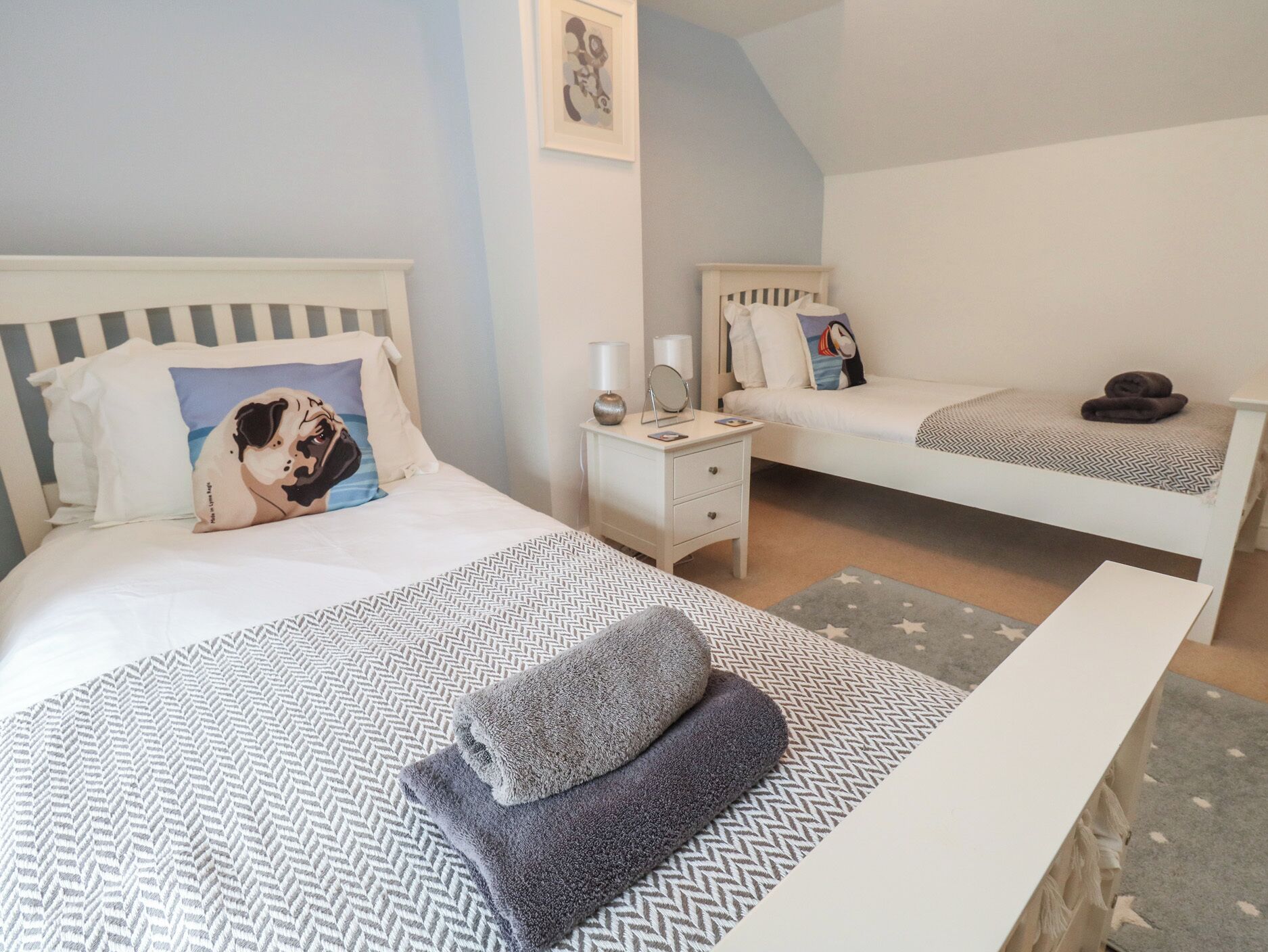 3 chambres, accès au Wi-Fi (inclus), décor unique, ameublement unique