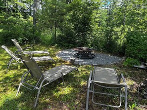 Property grounds - Serene family-friendly 3-bedroom house with lake access in charming Sanbornton (Sanbornton)
