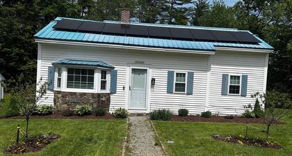 Serene family-friendly 3-bedroom house with lake access in charming Sanbornton