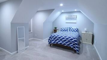 4 bedrooms, desk, iron/ironing board, free WiFi