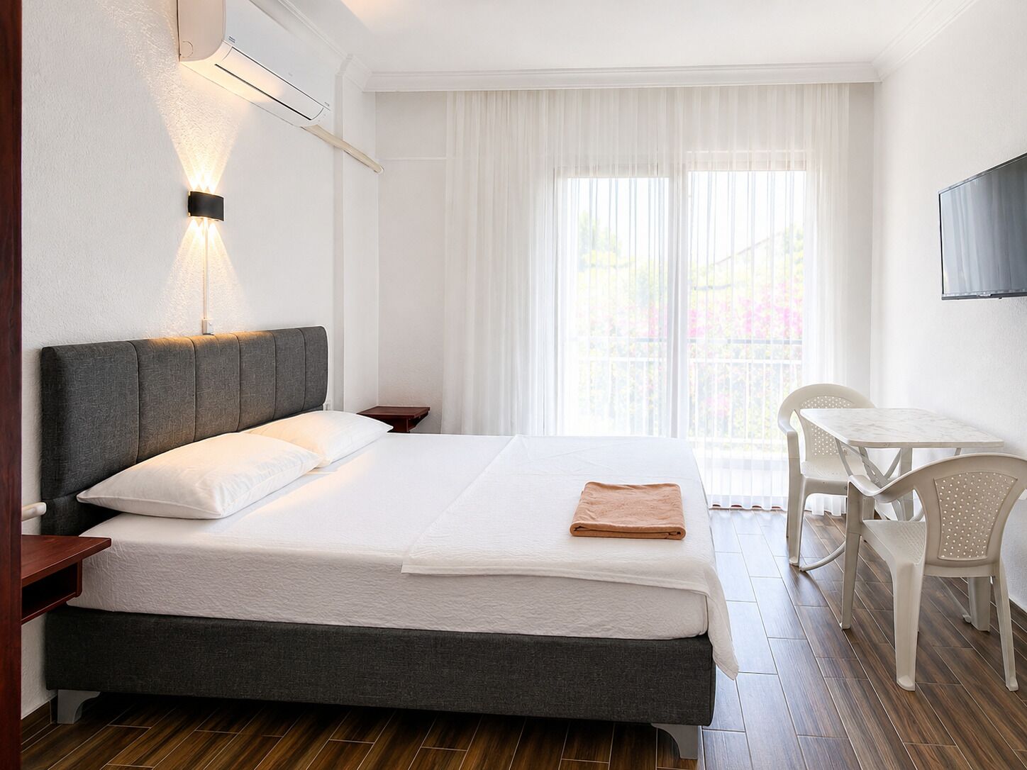 Standard Twin Room, Balcony, Partial Sea View | Desk, laptop workspace, free WiFi