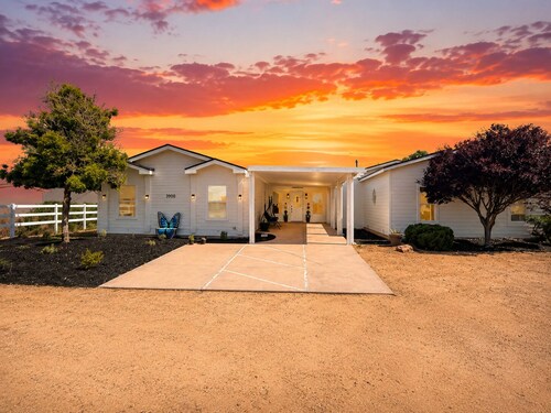 Spacious 8-bedroom house 15 min from Sedona
