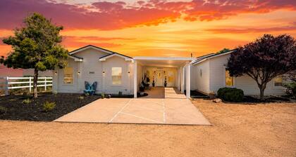 Spacious 8-bedroom house 15 min from Sedona