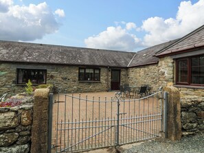 Exterior - Cil Y Coed (Gaerwen)