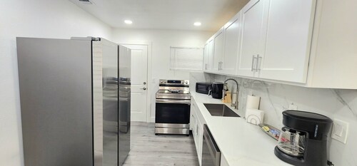 2-bedroom house in fantastic Hudson with cool AC breeze