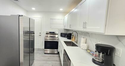 2-bedroom house in fantastic Hudson with cool AC breeze
