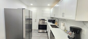 2-bedroom house in fantastic Hudson with cool AC breeze