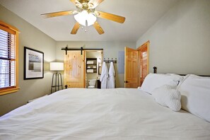 Room - Cloud Nine 2.0 Cabin Private 2 bed 2 bath 2 Living, Hot Tub, Outdoor Fireplace (Broken Bow)