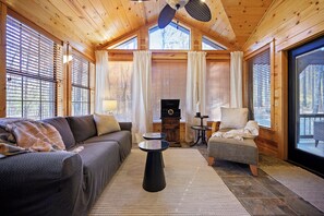 Living area - Cloud Nine 2.0 Cabin Private 2 bed 2 bath 2 Living, Hot Tub, Outdoor Fireplace (Broken Bow)