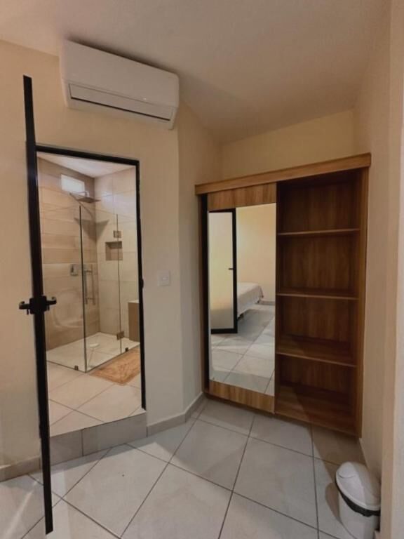 Amenidades de baño gratuitas, secadora de cabello, toallas, jabón 