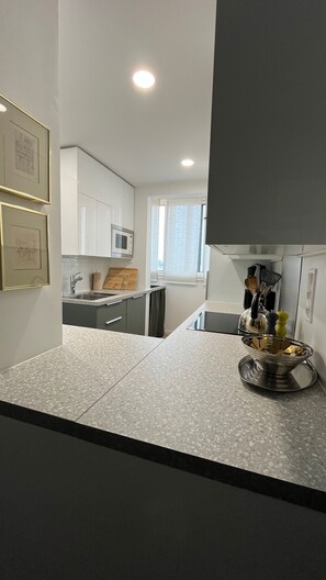 Private kitchen - A beautiful, modern Parisian apartment, bathed in light, spacious, and airy. (Charenton-le-Pont)