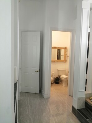 Bathroom - Master Suite in excellent Plantation (Plantation)