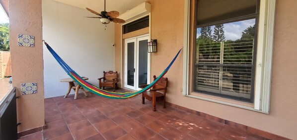 Exterior detail - Master Suite in excellent Plantation (Plantation)