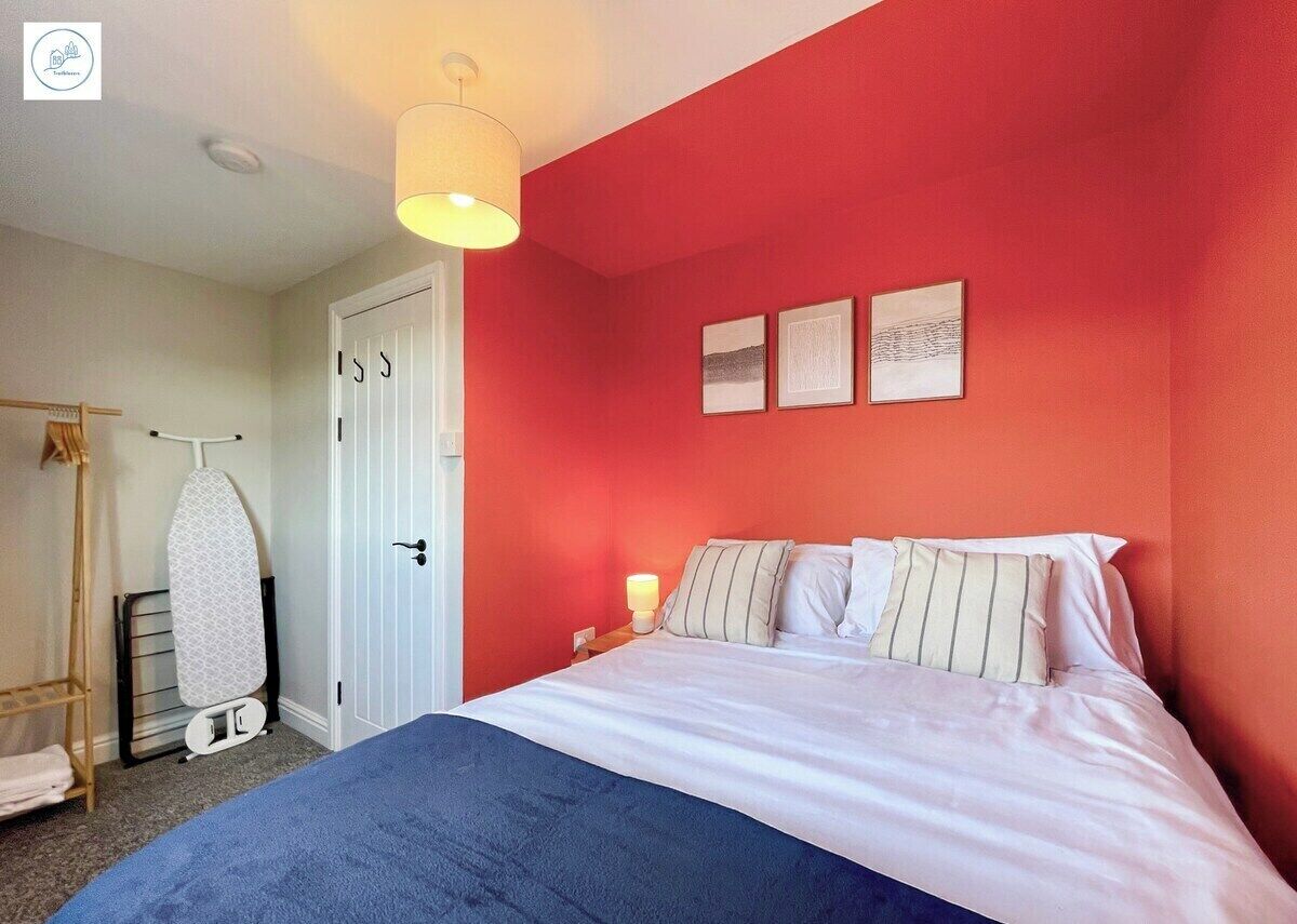3 bedrooms, iron/ironing board, travel crib, WiFi