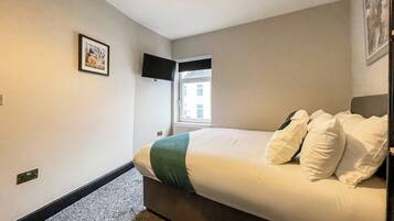 3 bedrooms, iron/ironing board, travel crib, WiFi