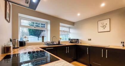 Chestnut House, modern base to explore and rest