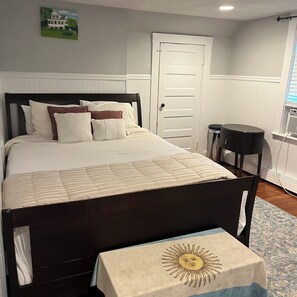 4 bedrooms, WiFi, bed sheets - 20 Minutes to Gillette Stadium: Perfect World Cup 4-Bedroom House (Westwood)