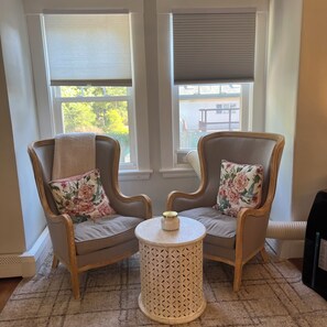 A room with two armchairs, a small round table, and a radiator. - 20 Minutes to Gillette Stadium: Perfect World Cup 4-Bedroom House (Westwood)