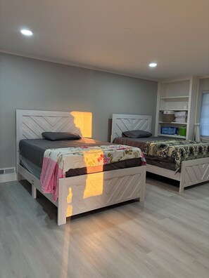 5 slaapkamers, een strijkplank/strijkijzer, wifi, beddengoed