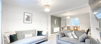 Elm House - gateway to BPW/ Brecon Beacons