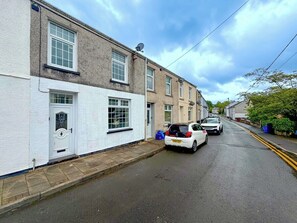 Unclassified image, 3 of 47, button - Rowan | Stylish 3-Bed Home, Merthyr Tydfil (Merthyr Tydfil County Borough)