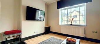 Rowan | Stylish 3-Bed Home, Merthyr Tydfil