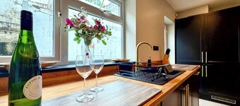 Rowan | Stylish 3-Bed Home, Merthyr Tydfil