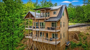 Exterior - New 4-bedroom cabin, mountain views, hot tub, fire pit, pool table, arcades, etc (Sevierville)