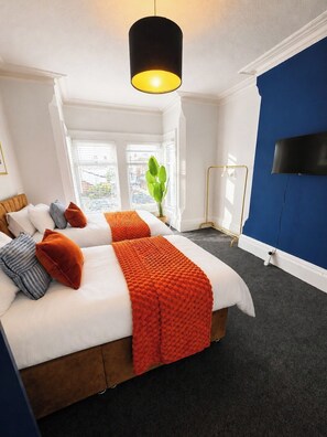Room - Coastal Getaway 5-bed Sleeps 10 | DN35 (North East Lincolnshire)