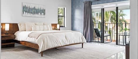 4 bedrooms, desk, iron/ironing board, WiFi (free)
