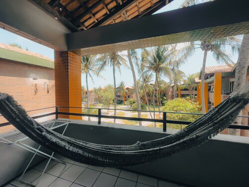 Beautiful Apartment, Condominium by the Sea!