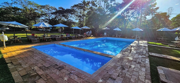 2 piscines intérieures