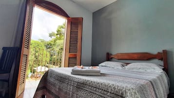Double or Twin Room | Meja, ruang kerja komputer riba, Wi-fi percuma