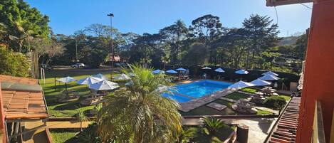2 piscines couvertes