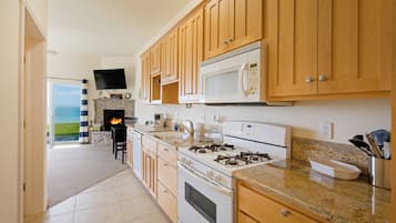 Seagull Ocean View | Private kitchen | Full-size fridge, microwave, oven, stovetop