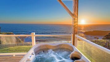 Deluxe Condo, Balcony, Ocean View | Outdoor spa tub