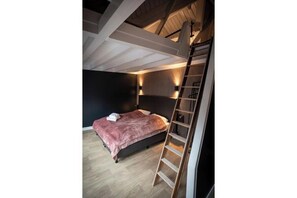 5 slaapkamers, een strijkplank/strijkijzer, wifi, beddengoed