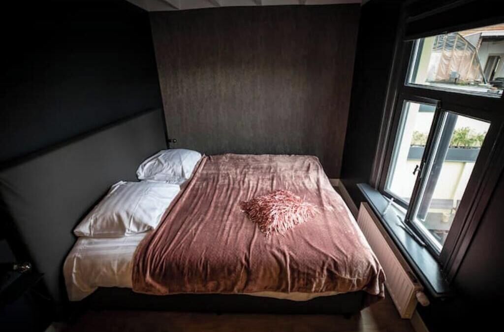 5 chambres, fer et planche à repasser, Wi-Fi, draps fournis