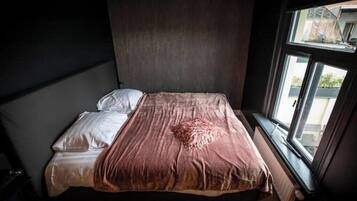 5 chambres, fer et planche à repasser, Wi-Fi, draps fournis