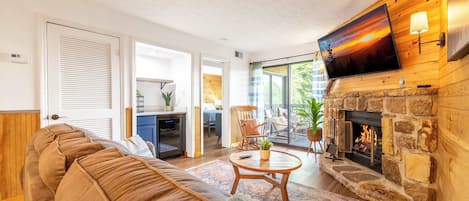 TV, fireplace