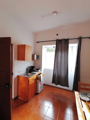 Suíte estúdio, vista parcial para o oceano | Cozinha privada