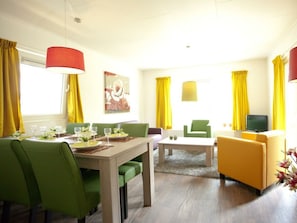 House | Dining - Holiday Home in Velsen-zuid With Terrace (Velsen-Zuid)