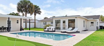 Beautiful Tequesta Home with a Private Pool & Putting Green