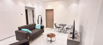 Modern 2BR Apartment | Starlink Wi-Fi | Free Parking