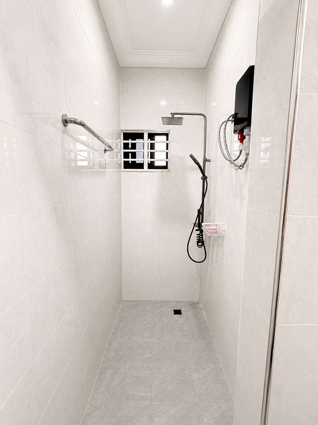 Serviettes fournies, papier toilette