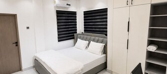 Modern 2BR Apartment | Starlink Wi-Fi | Free Parking