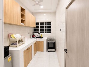 Private kitchen - Modern 2BR Apartment | Starlink Wi-Fi | Free Parking (Tamale)
